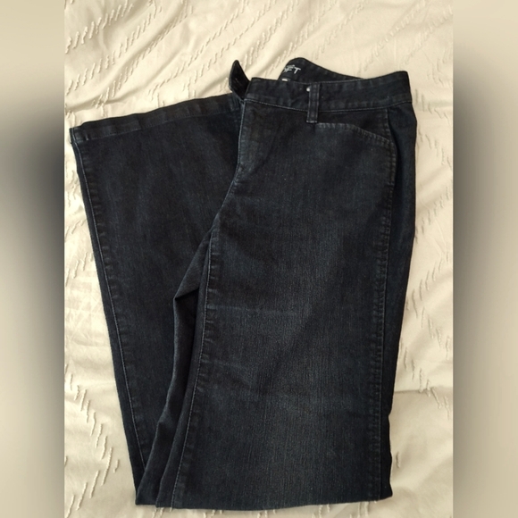 LOFT Curvy Flare Jeans, Excellent condition, Size 4 - Picture 1 of 5